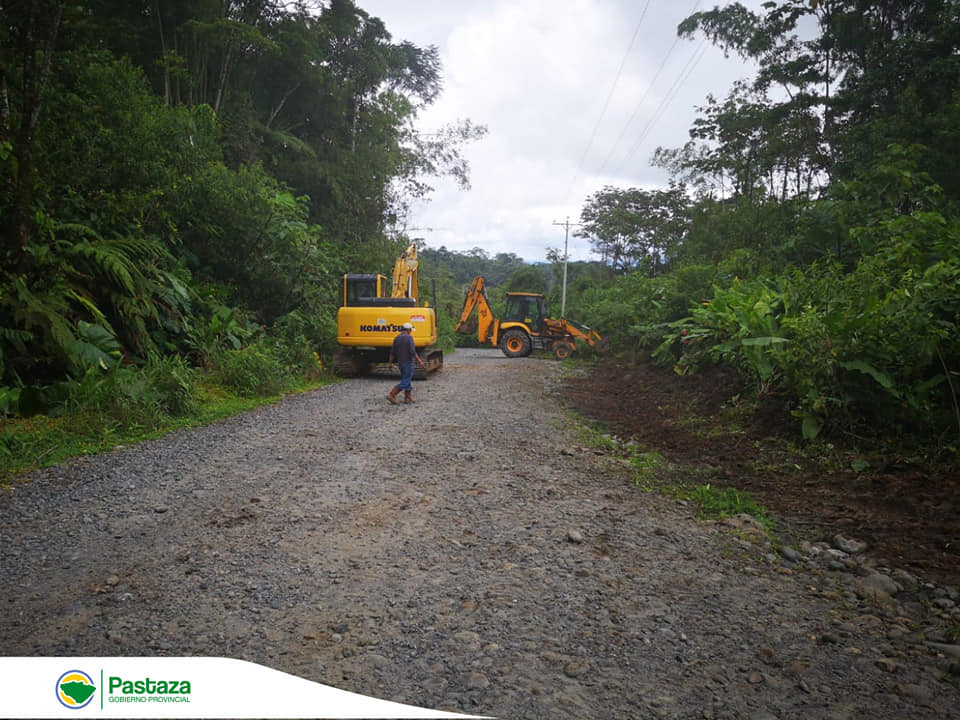 Continuan los trabajos de limpieza de taludes, cunetas, y deslizamientos en la vía El Triunfo-Villano-Paparahua