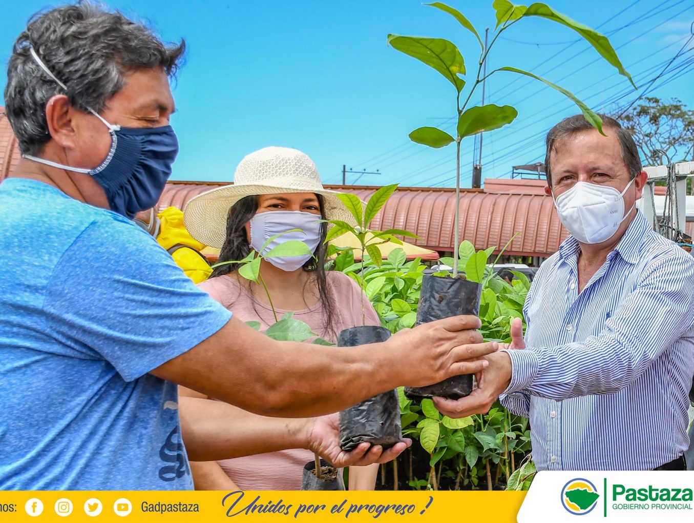 Prefectura entregó alevines y plantas frutales a productores de Veracruz.