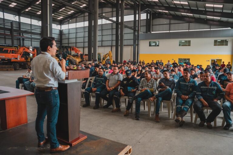 Prefecto mantuvo reunión con los sindicatos de trabajadores del Gobierno de Pastaza.