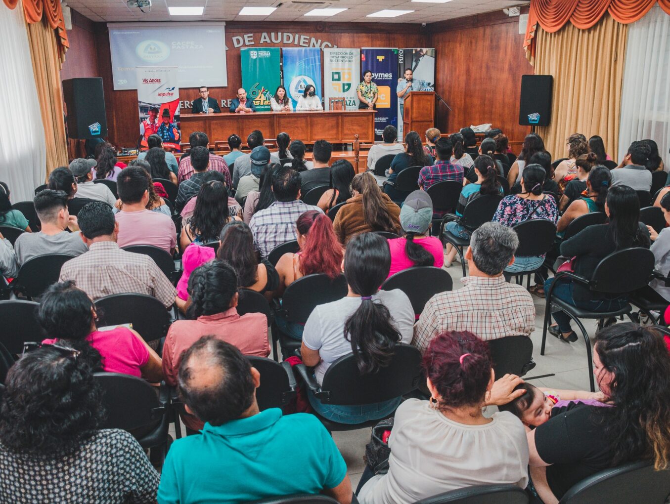 Capacitamos a nuestros emprendedores que estarán en la Expoferia “Pastaza lo tiene todo.