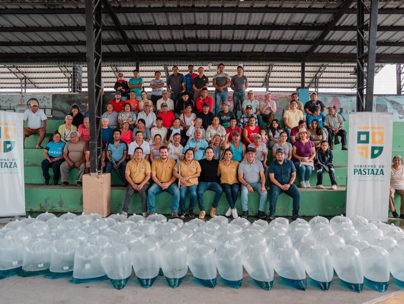 Prefecto de Pastaza André Granda entregó 85.650 alevines de tilapia en Fátima.