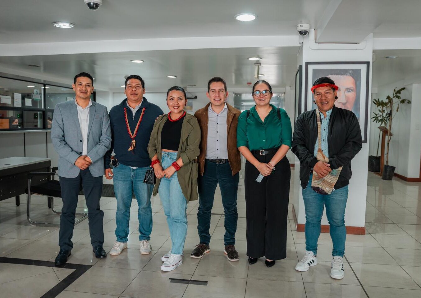 El Prefecto André Granda se reunió con autoridades del Ministerio de Ambiente, Agua y Transición Ecológica.