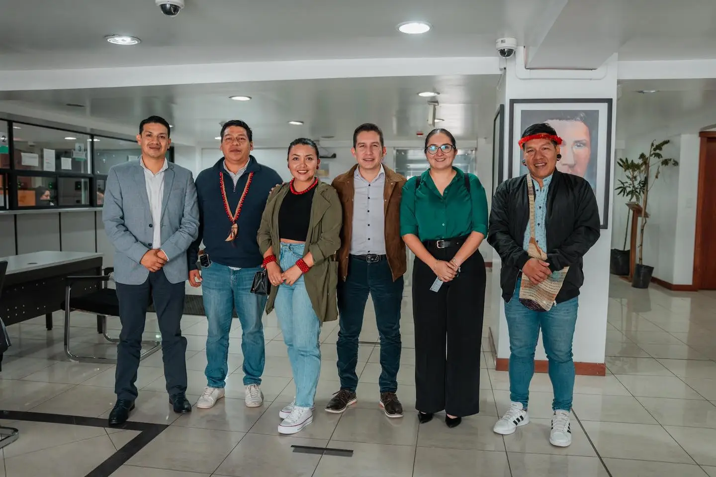 El Prefecto André Granda se reunió con autoridades del Ministerio de Ambiente, Agua y Transición Ecológica.