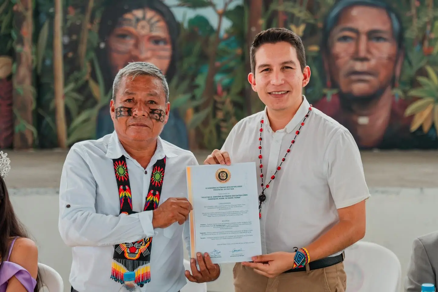 André Granda Prefecto de Pastaza, participó del desfile y de la sesión solemne por los 64 años de parroquialización de Madre Tierra.