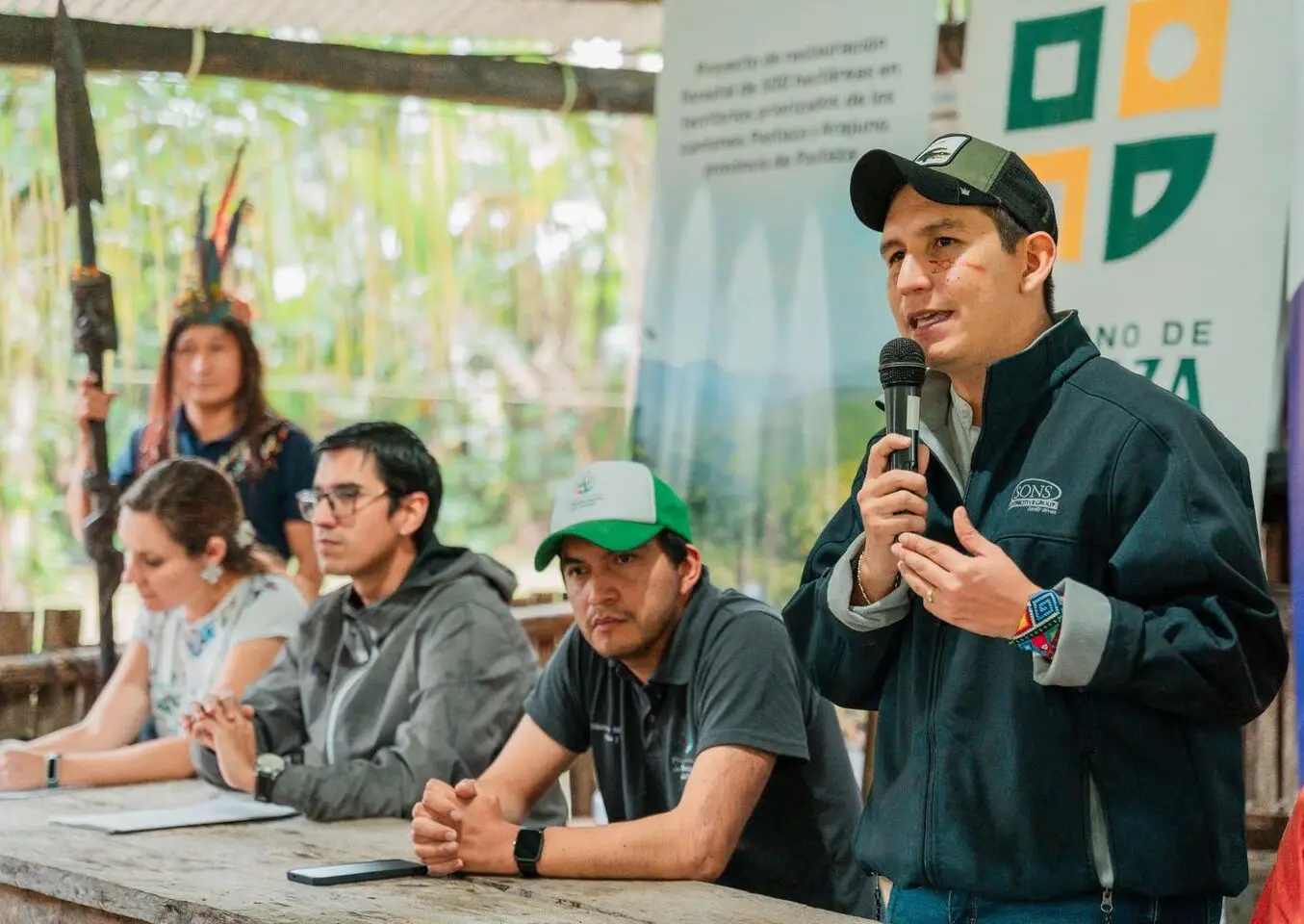 200 personas se unieron para sembrar vida en diferentes puntos del río Puyo.