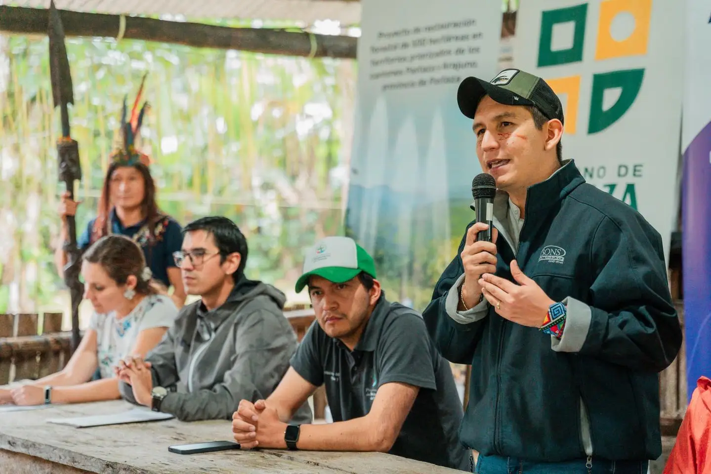 200 personas se unieron para sembrar vida en diferentes puntos del río Puyo.