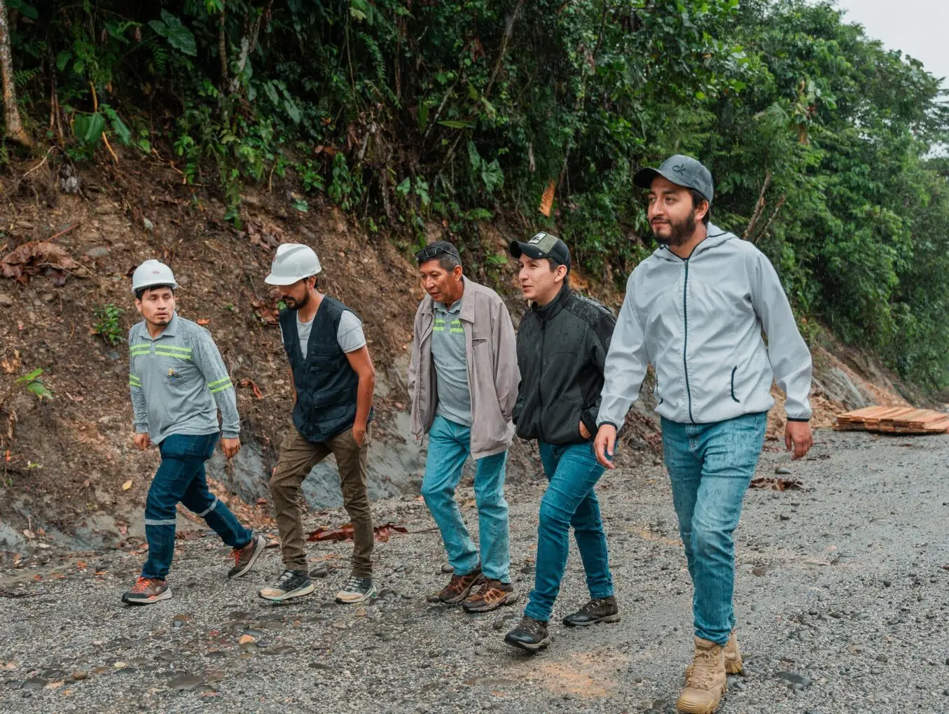 Trabajo vial imparable en Villano - Paparawa y Veracruz.
