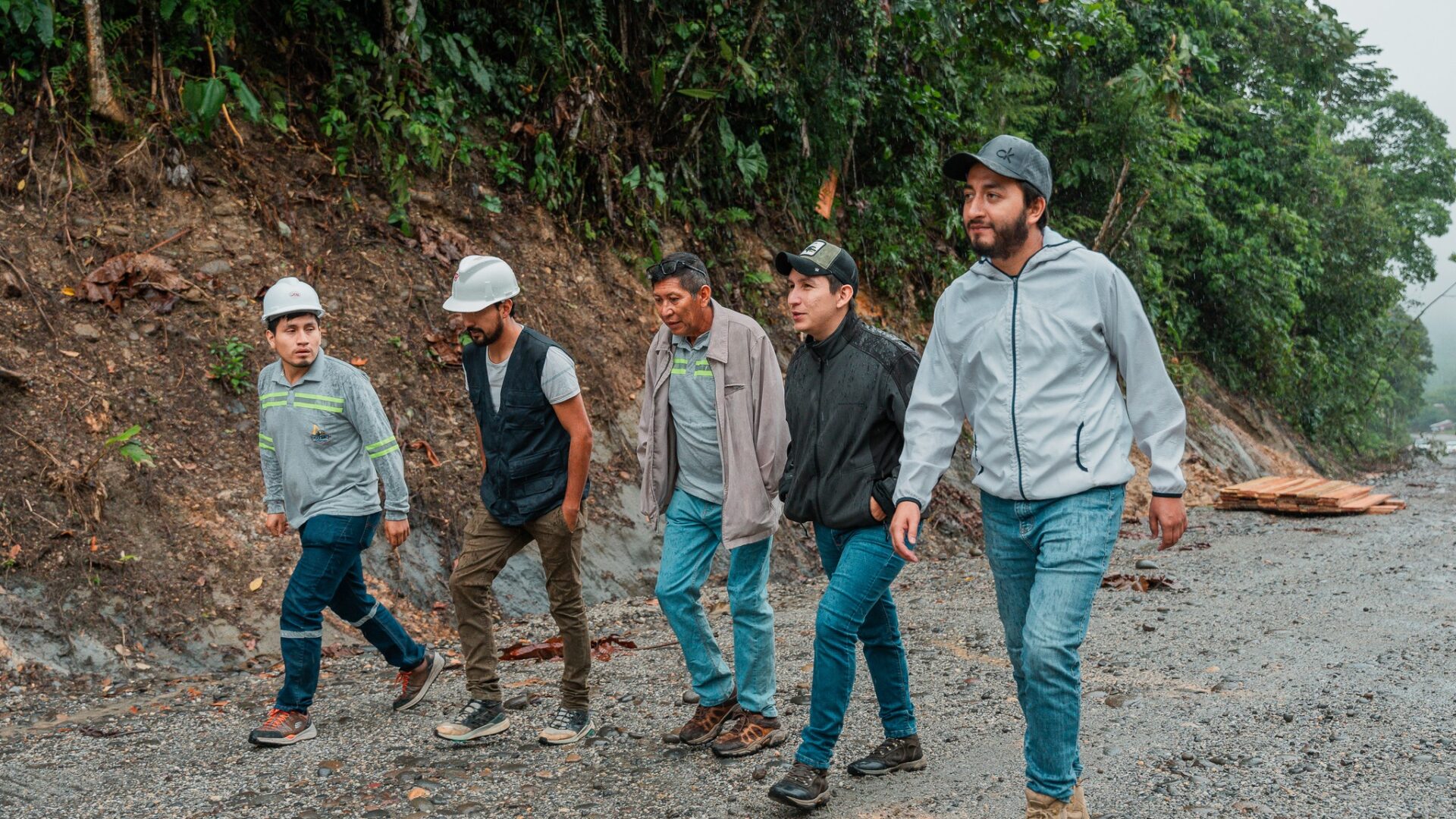 Trabajo vial imparable en Villano - Paparawa y Veracruz.