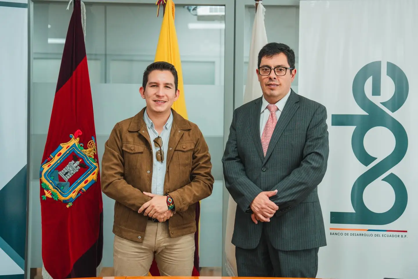 El Gerente General del BDE recibió en su despacho al Prefecto de Pastaza.