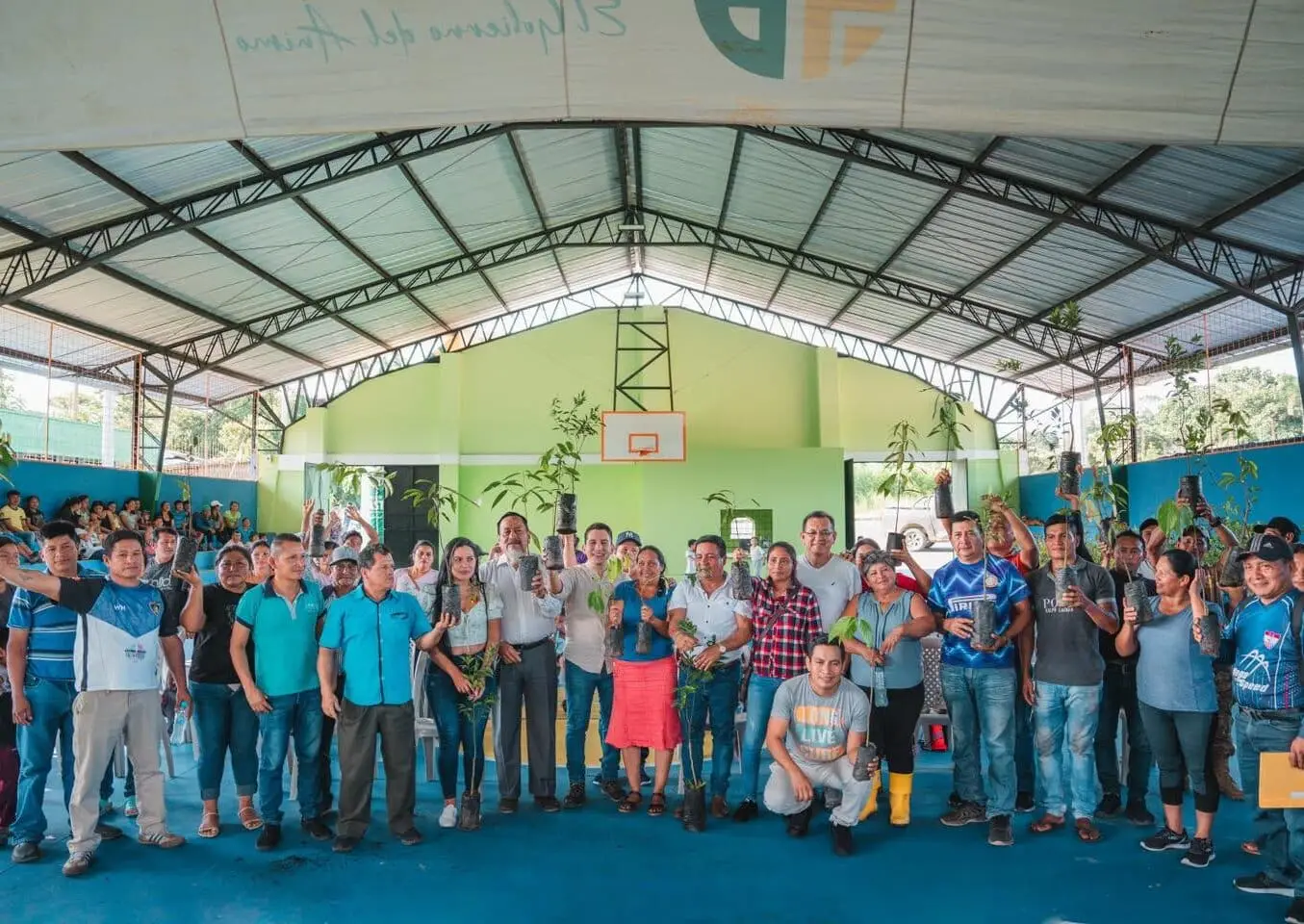 Se entregó 1500 plantas frutales y forestales para el fortalecimiento del sector productivo.