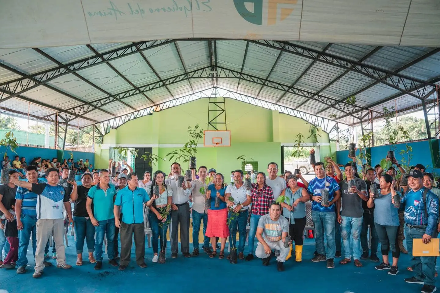 Se entregó 1500 plantas frutales y forestales para el fortalecimiento del sector productivo.