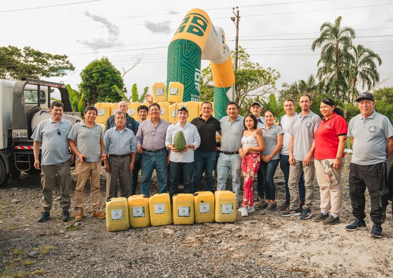 Entregamos 160 canecas de Bio Fertilizantes Orgánicos.
