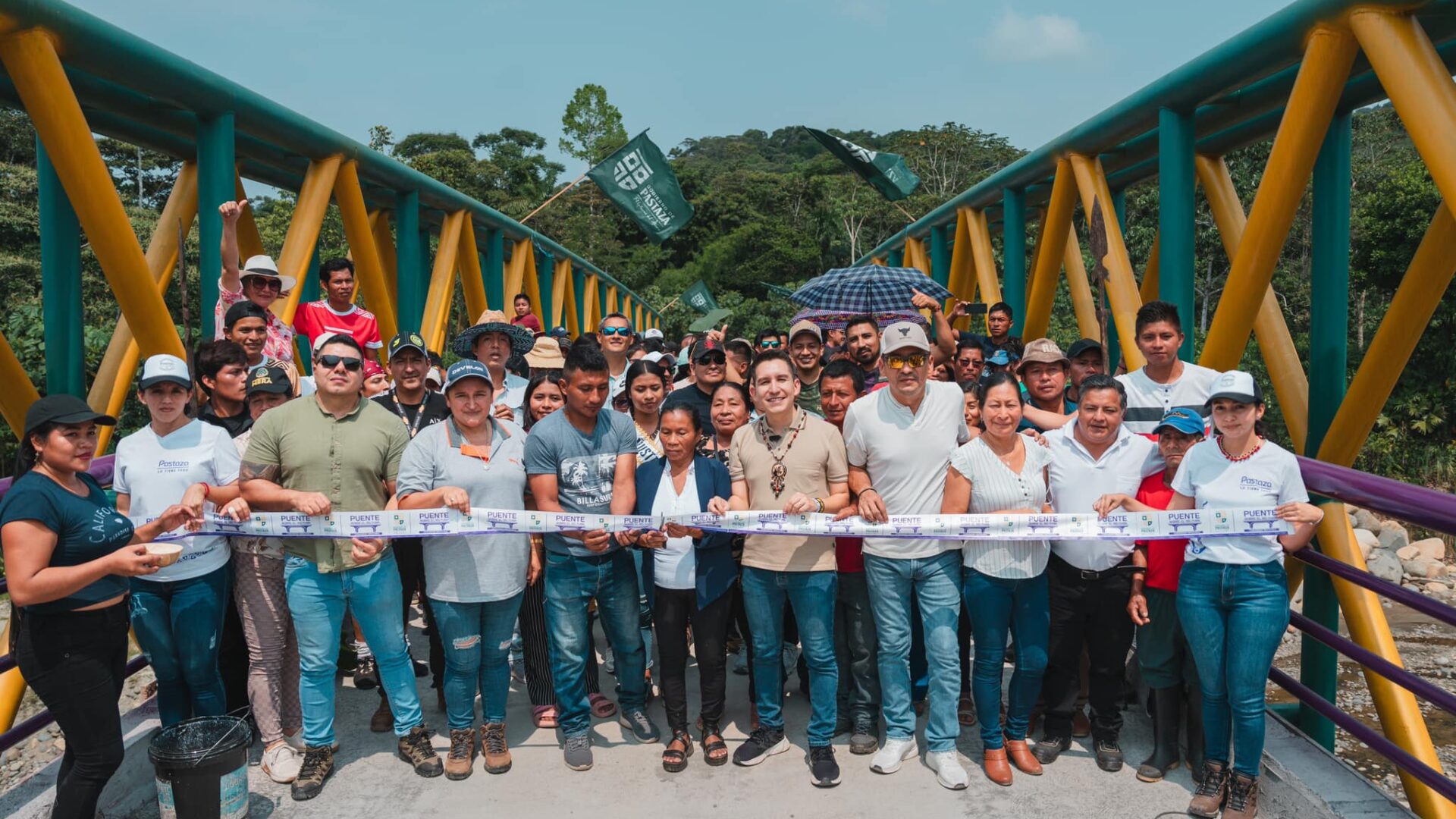 Entregamos el puente de 45 metros sobre el río Punín.