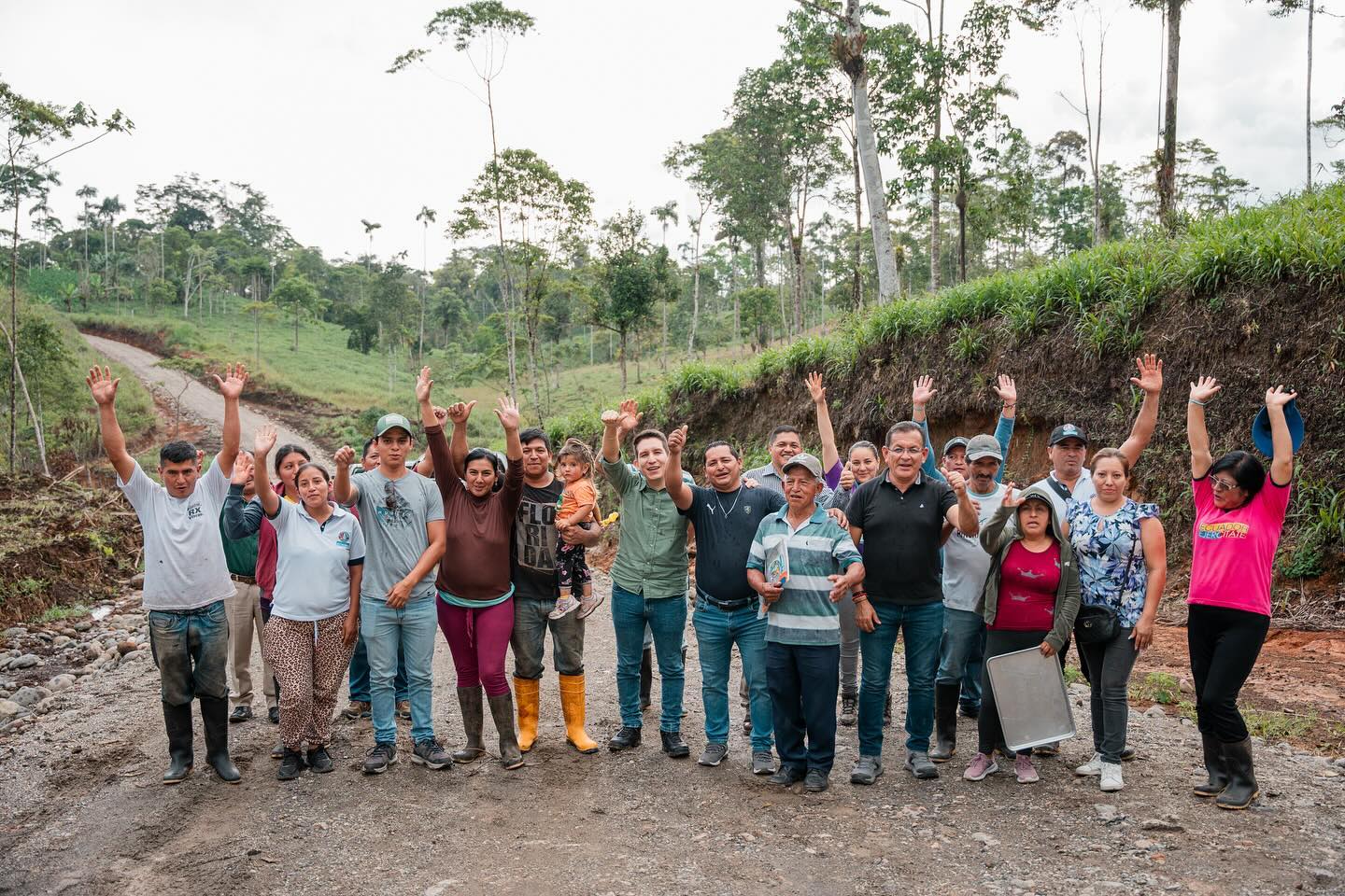 Inspección de trabajo de reconformación de la subrasante de 2.5 km sector San Luis - 17 de Abril.