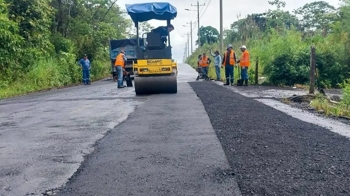 Bacheo del tramo Madre Tierra - Putuimi.