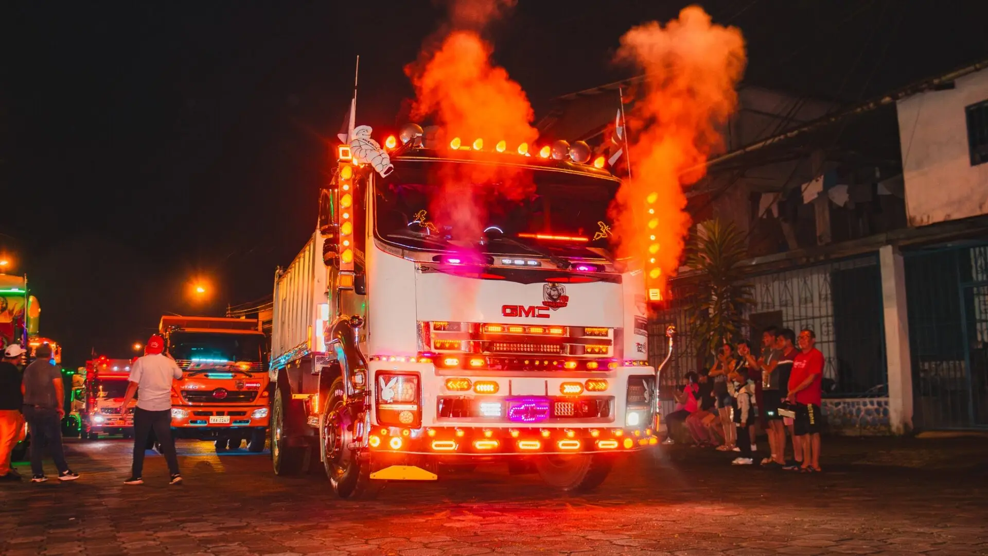 Camiones tuning por Carnaval 2025