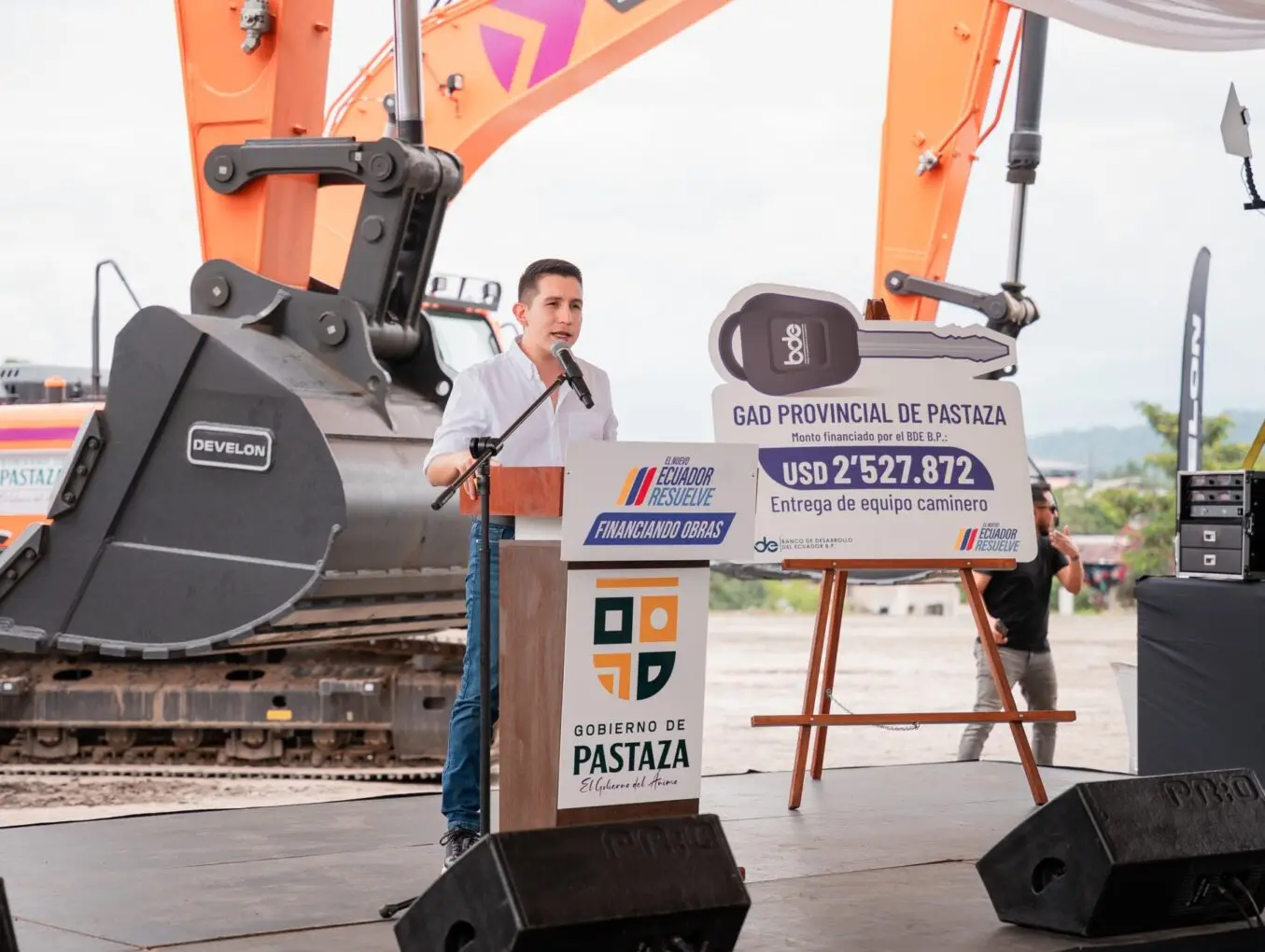 Pastaza recibe moderno equipo caminero.
