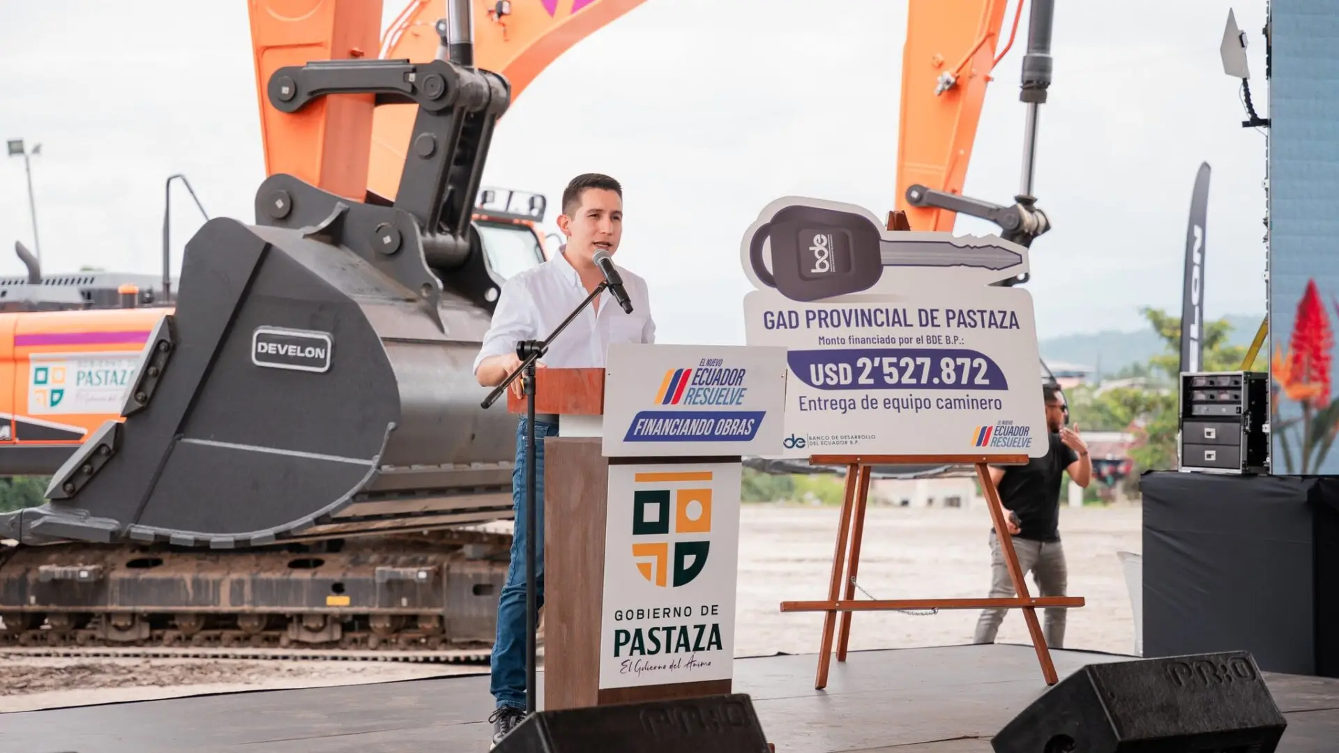 Pastaza recibe moderno equipo caminero.