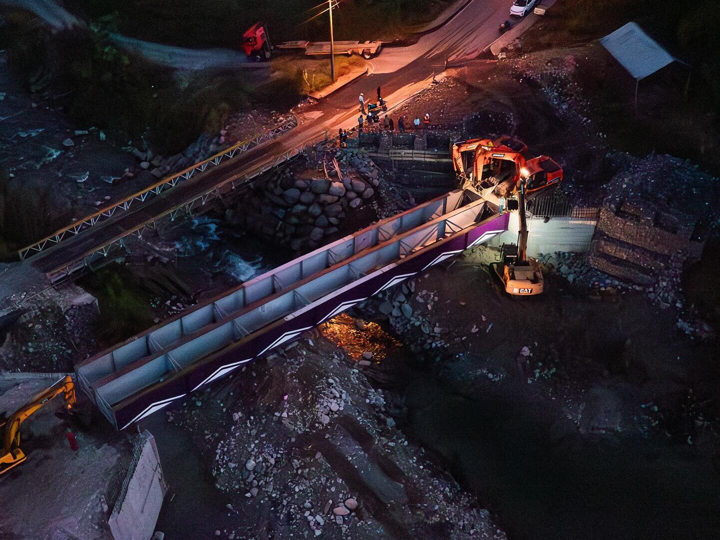 El puente sobre el río Tigre amanece con nuevos bríos.