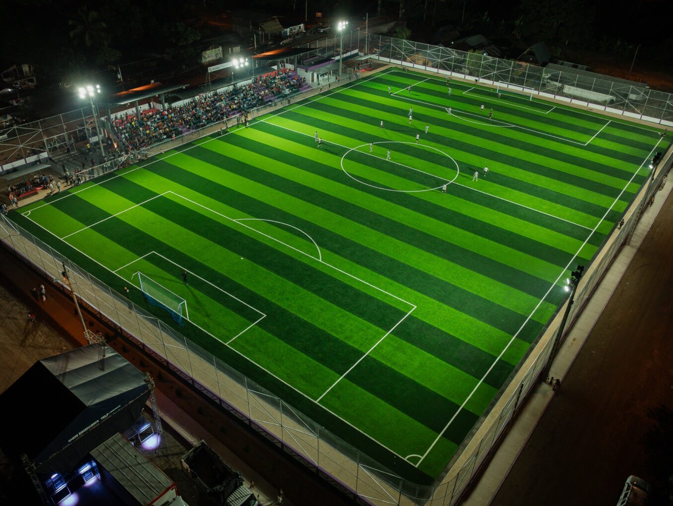 André Granda entregó moderno estadio para Canelos