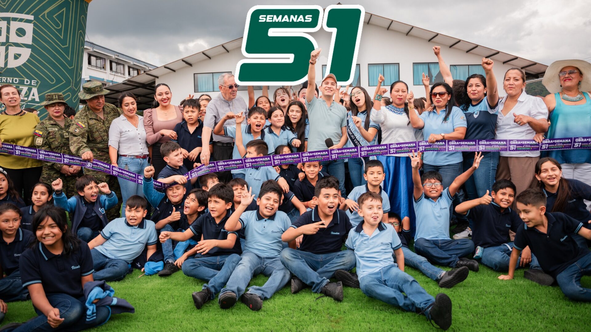 La nueva cancha de césped sintético de la Unidad Educativa San Vicente Ferrer se entrega al servicio de la comunidad educativa