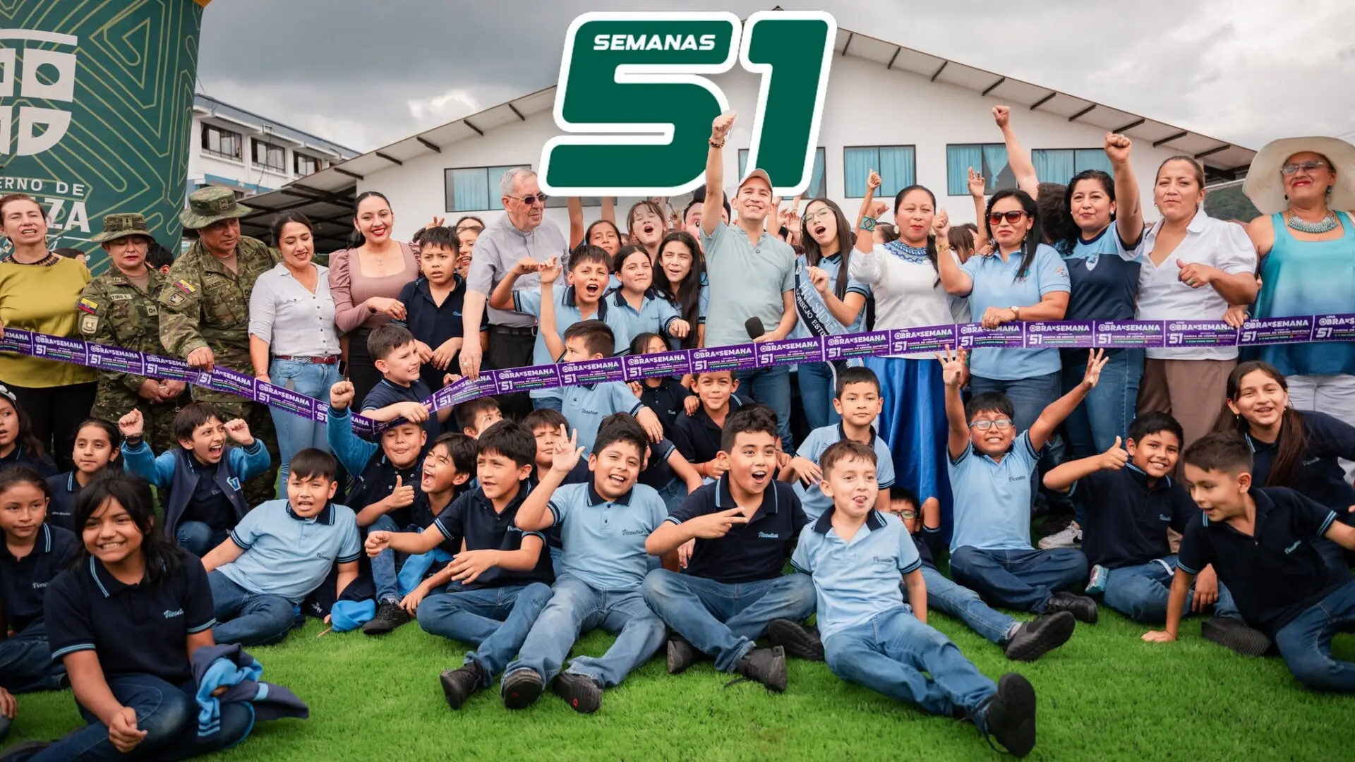 La nueva cancha de césped sintético de la Unidad Educativa San Vicente Ferrer se entrega al servicio de la comunidad educativa