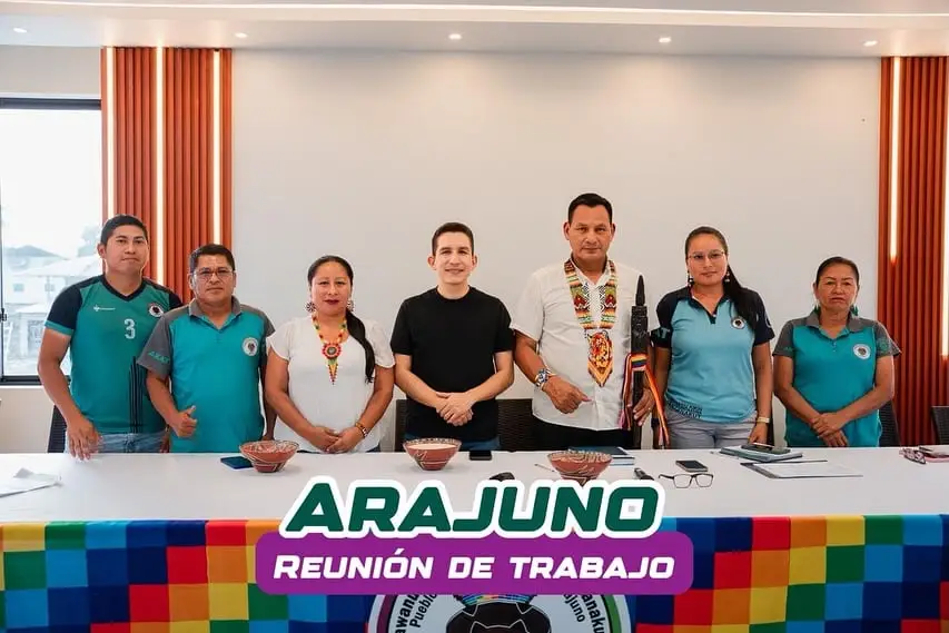 André Granda, la Viceprefecta Lineth Calapucha y equipo técnico, visitaron Arajuno para mantener una mesa de trabajo con las comunidades que integran la Asociación AKAT